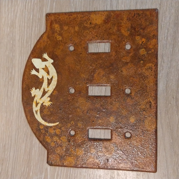 Gecko Light Switch Plate - Picture 1 of 4
